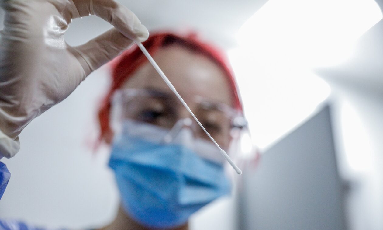 Κορονοϊός: Αύξηση καταγράφουν οι νοσηλείες - 48 νέοι θάνατοι αυτή την εβδομάδα