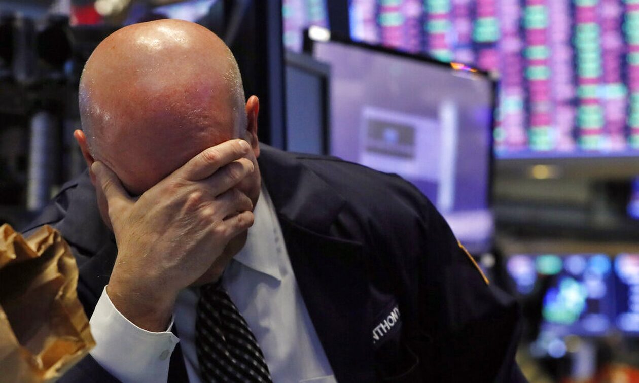 Τα ομόλογα έβαλαν τέλος στο ανοδικό σερί της Wall Street
