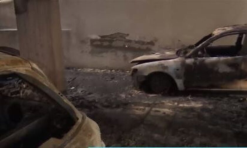 Θεσσαλονίκη: Στις φλόγες δύο αυτοκίνητα και μία μοτοσικλέτα σε πυλωτή πολυκατοικίας στην Τούμπα