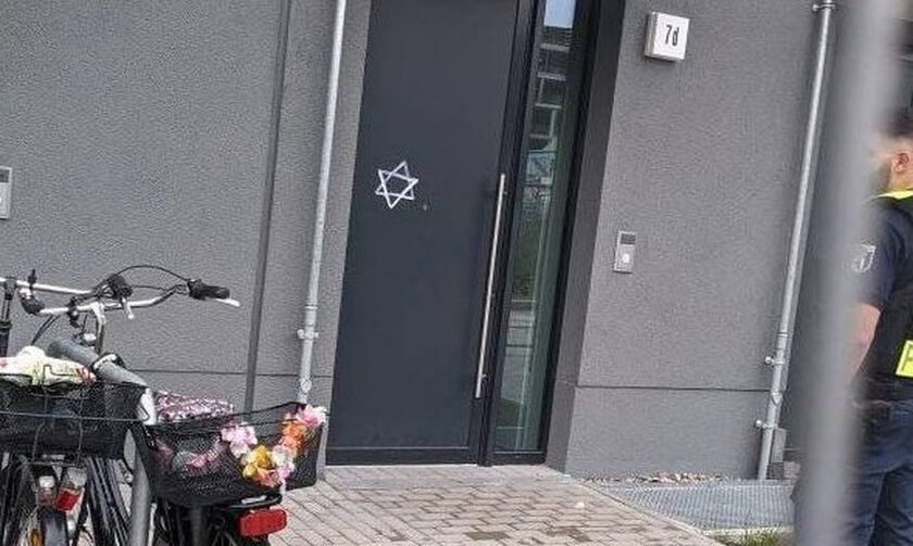 Γερμανία: Σημαδεύουν εξώπορτες Εβραίων με το Αστέρι του Δαβίδ (pics)