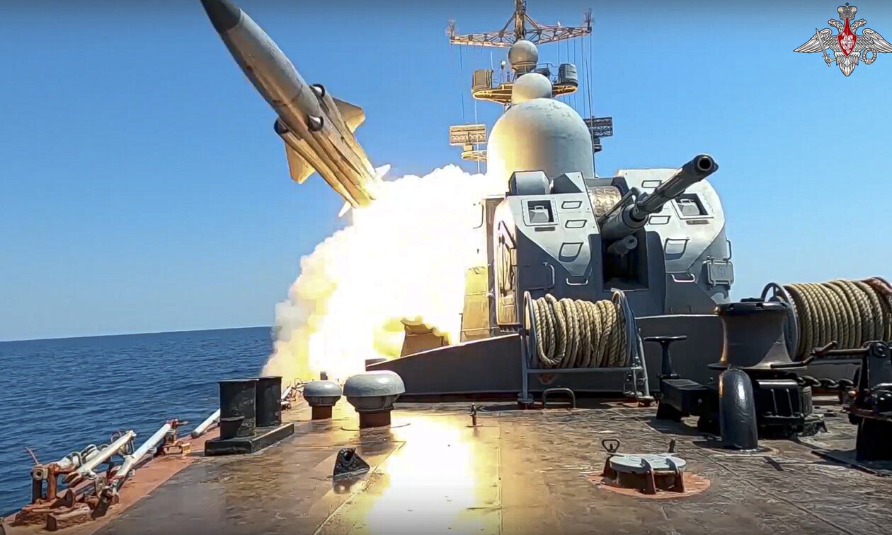 Ο ρωσικός στόλος της Μαύρης Θάλασσας διεξάγει ασκήσεις στην Κριμαία