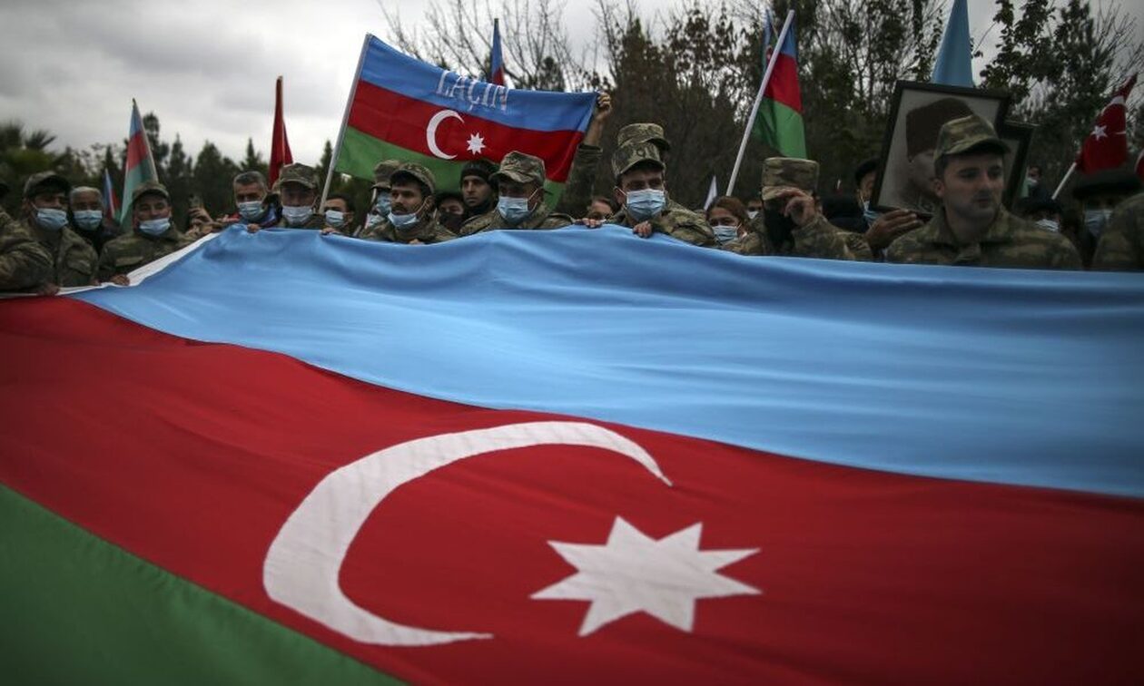Ύψωσε τη σημαία του Αζερμπαϊτζάν στο Ναγκόρνο-Καραμπάχ ο Αλίγιεφ