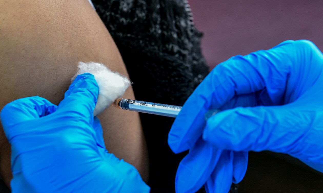 Εμβόλιο κορονοϊού: Ανοίγει σήμερα η πλατφόρμα για τα ραντεβού - Αναλυτικές οδηγίες