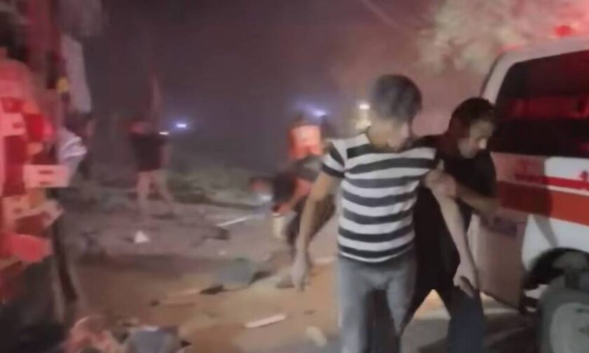 Βίντεο ντοκουμέντο από τη στιγμή που βόμβα του ισραηλινού στρατού χτυπάει διασώστες στη Γάζα