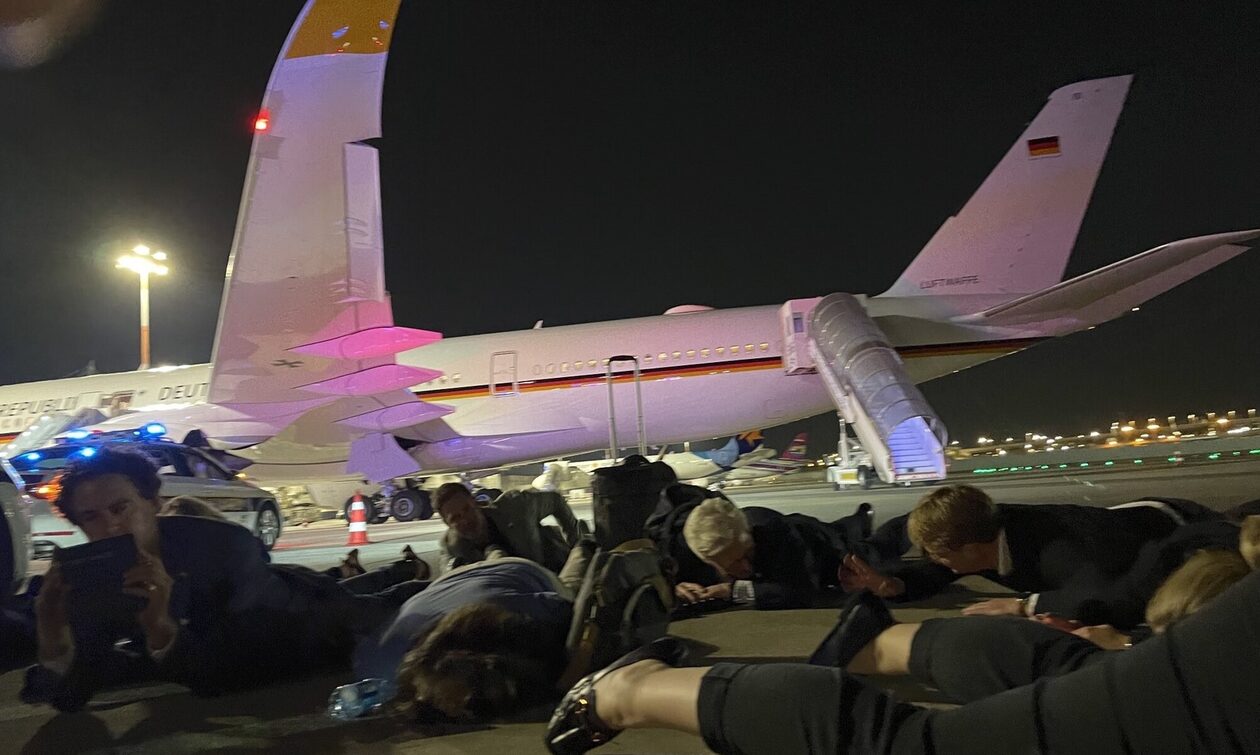 Επίθεση στο αεροπλάνο του Όλαφ Σολτς από τη Χαμάς - Πώς σώθηκε ο Γερμανός καγκελάριος