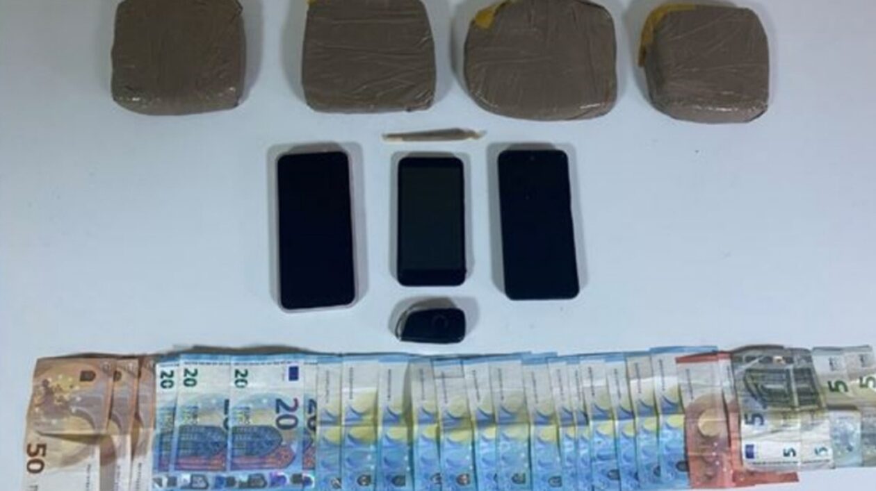 Συλλήψεις στην Βέροια: Έκρυψαν δύο κιλά ηρωίνης στο πίσω κάθισμα του ταξί