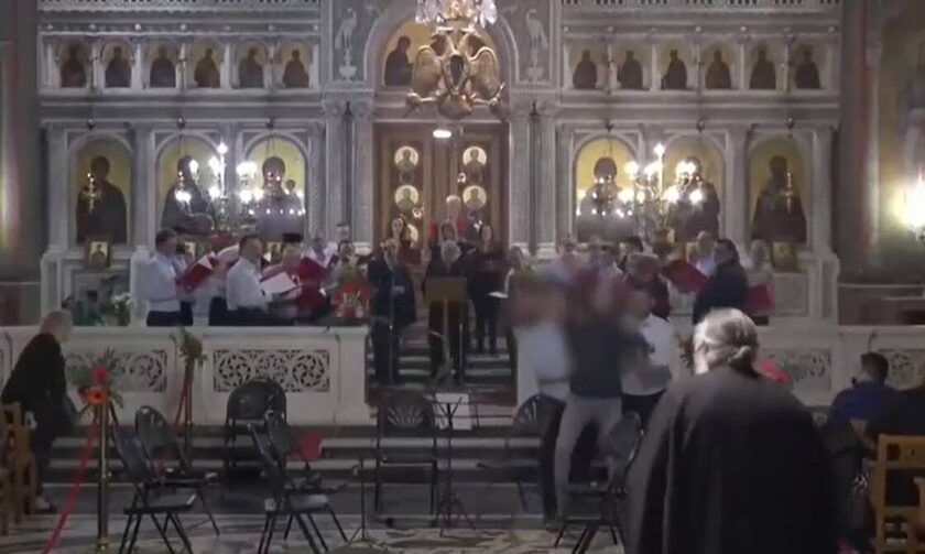 Άγιος Παντελεήμονας: Η στιγμή που ο Σύρος εισβάλει στην εκκλησία φωνάζοντας «Αλλάχου Άκμπαρ»