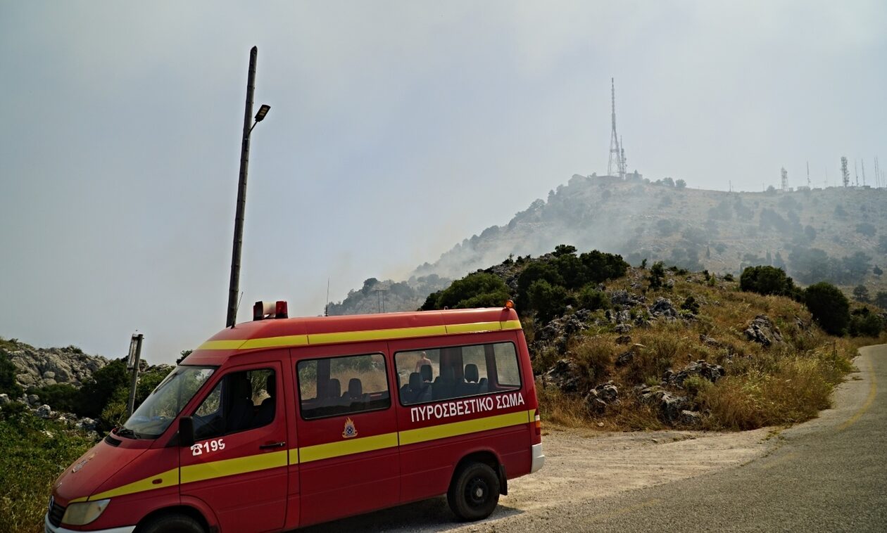 Φωτιά τώρα στην Κέρκυρα: Καίγεται σπίτι στους Αντιπερνούς