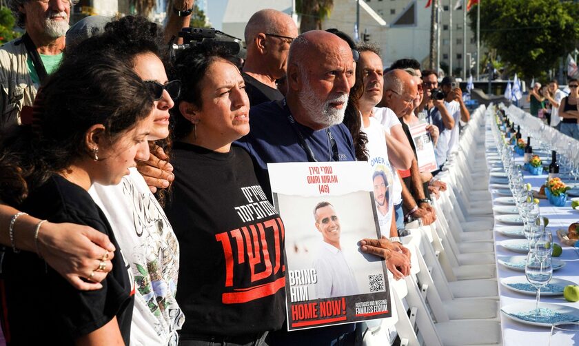 Πόλεμος στο Ισραήλ: Το τραπέζι για ομήρους και νεκρούς στο Τελ Αβίβ που ράγισε καρδιές