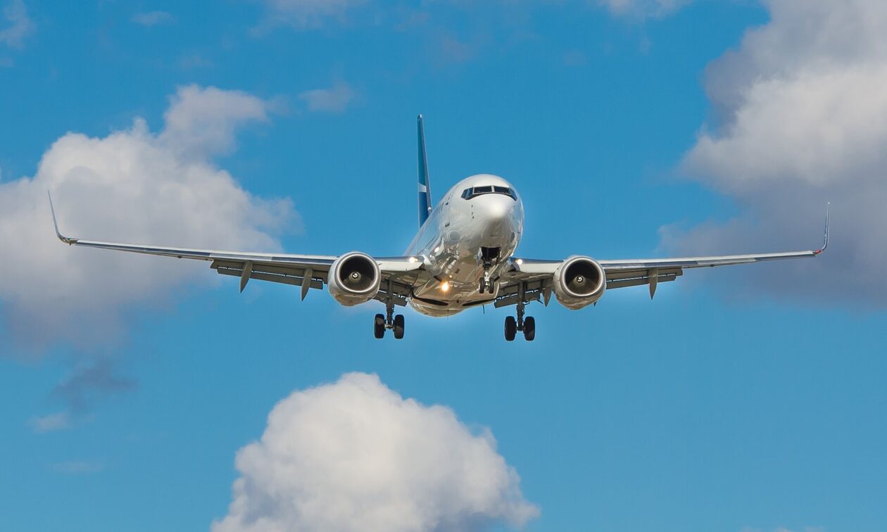 Πανικός στον αέρα: Πιλότος και συγκυβερνήτης αρρώστησαν κατά τη διάρκεια της πτήσης