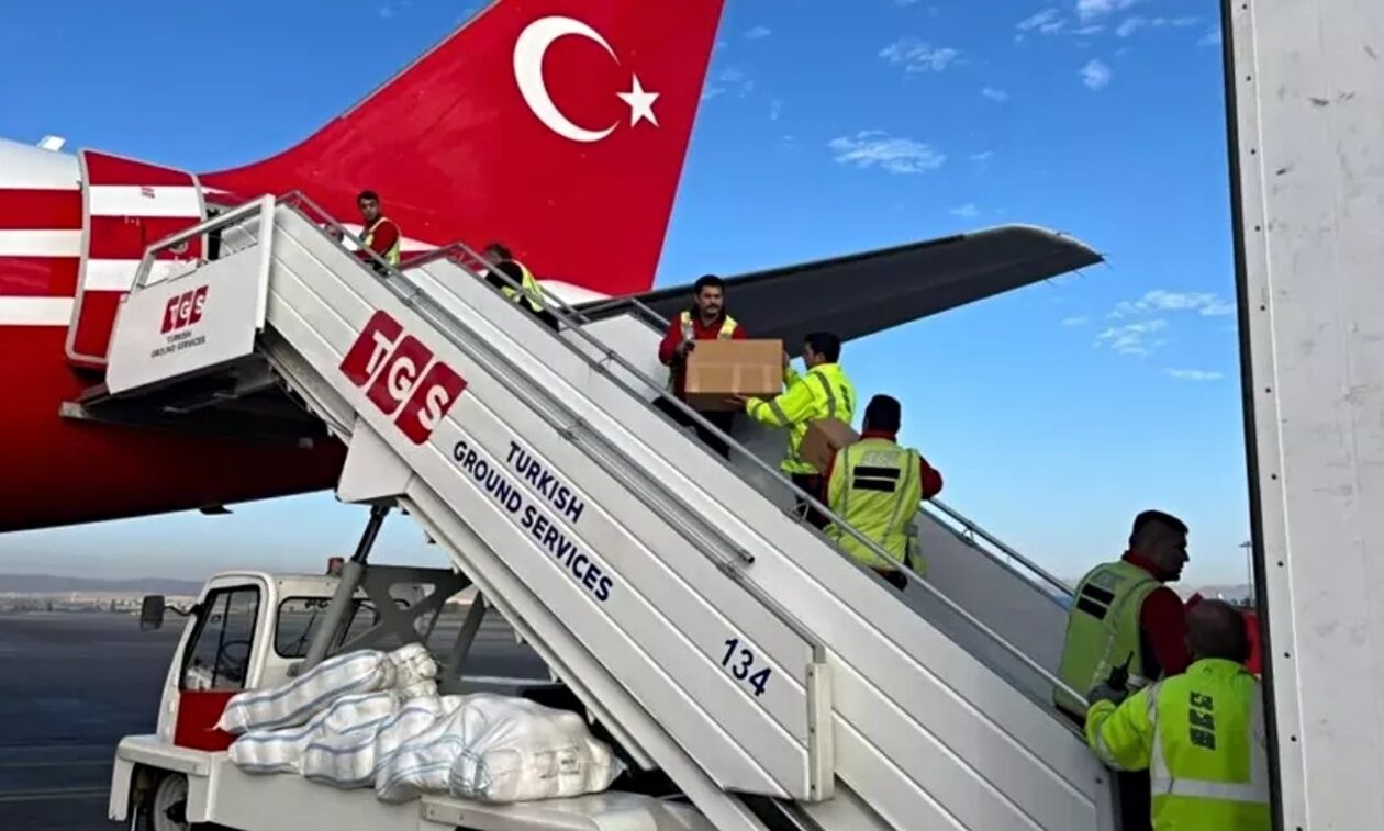 Η Τουρκία έστειλε αεροπλάνο με ανθρωπιστική βοήθεια στην Αίγυπτο για τη Γάζα