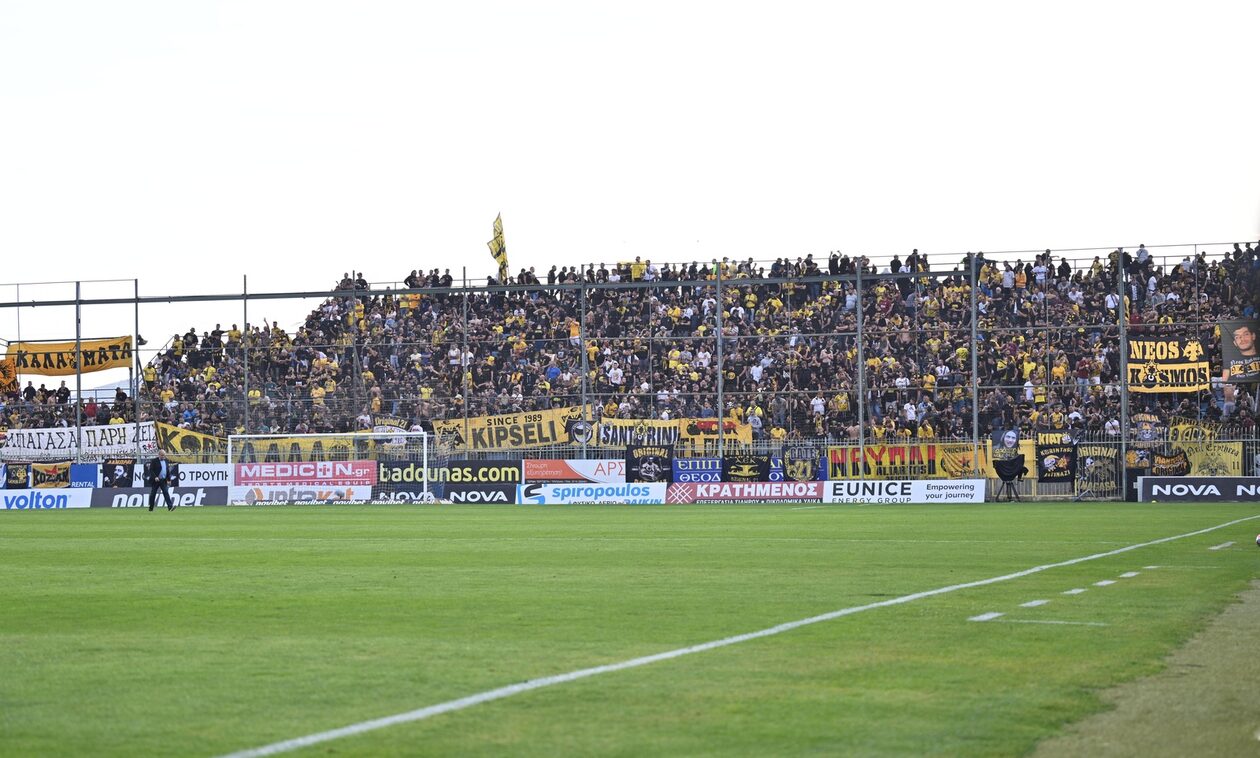 Super League, Αστέρας Τρίπολης - ΑΕΚ: Ρίψη δακρυγόνων έκανε αποπνικτική την κατάσταση