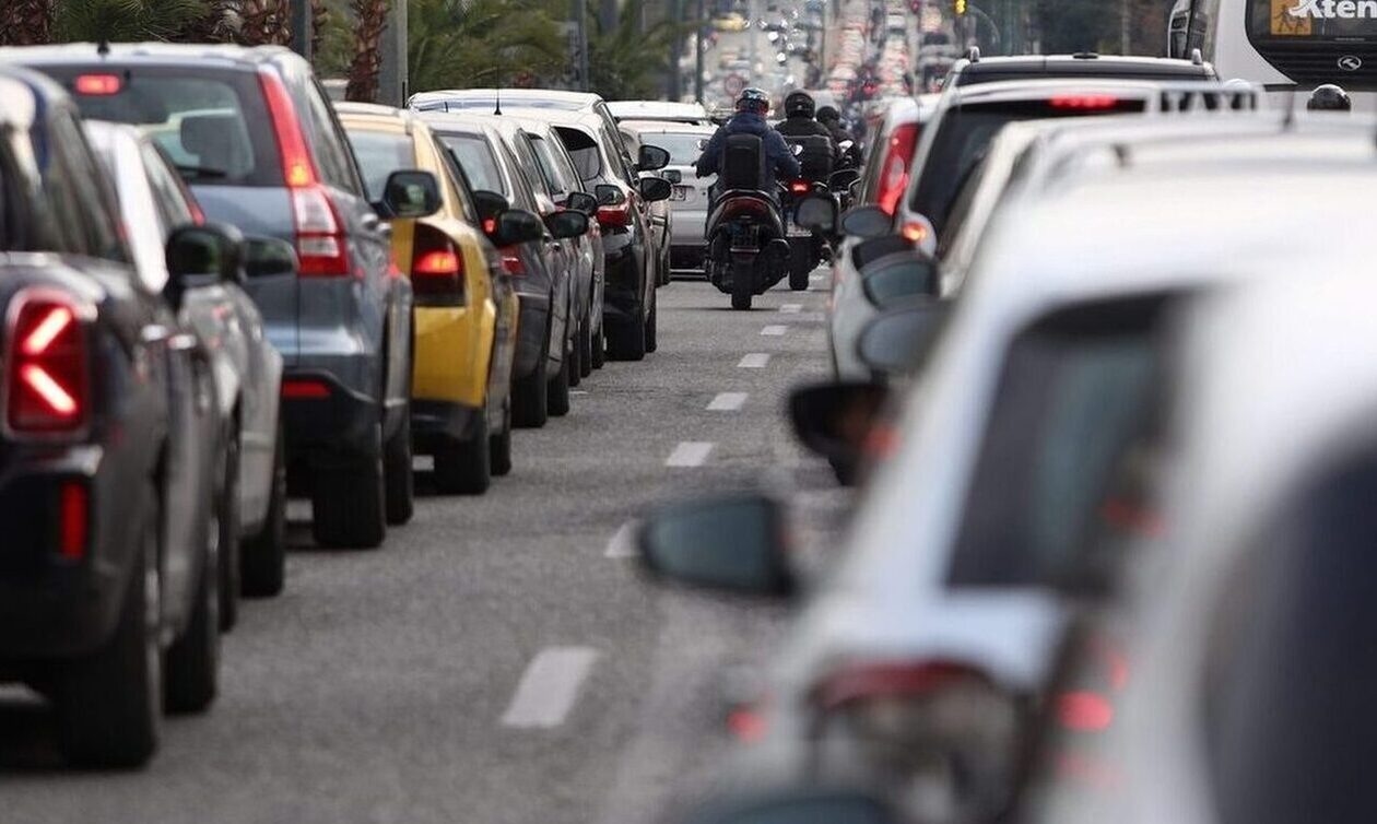 Κίνηση στους δρόμους: Καραμπόλα στην Αττική Οδό - Μεγάλες καθυστερήσεις