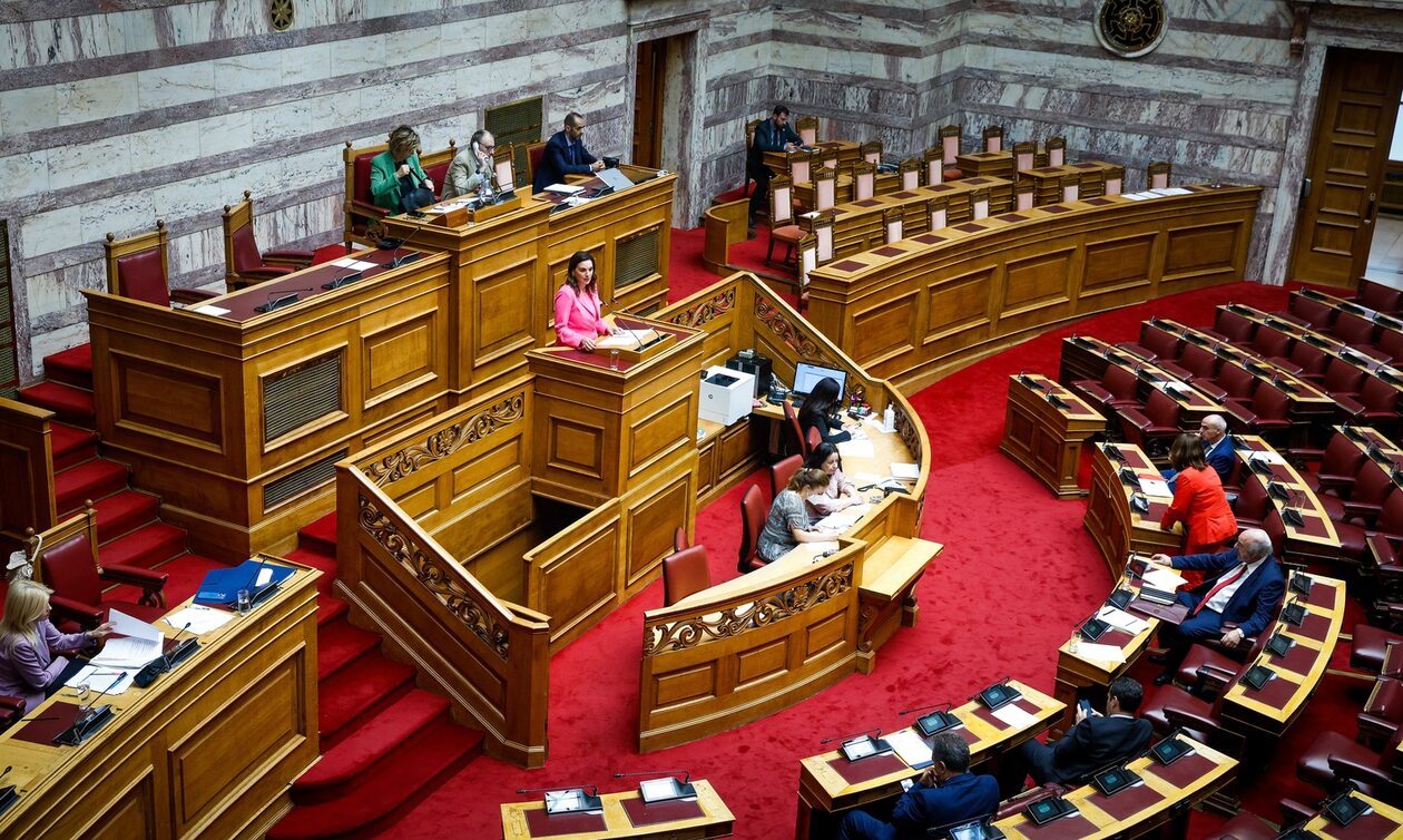 Βουλή: Υπερψηφίστηκε κατά πλειοψηφία το νομοσχέδιο για τη βιώσιμη τουριστική ανάπτυξη