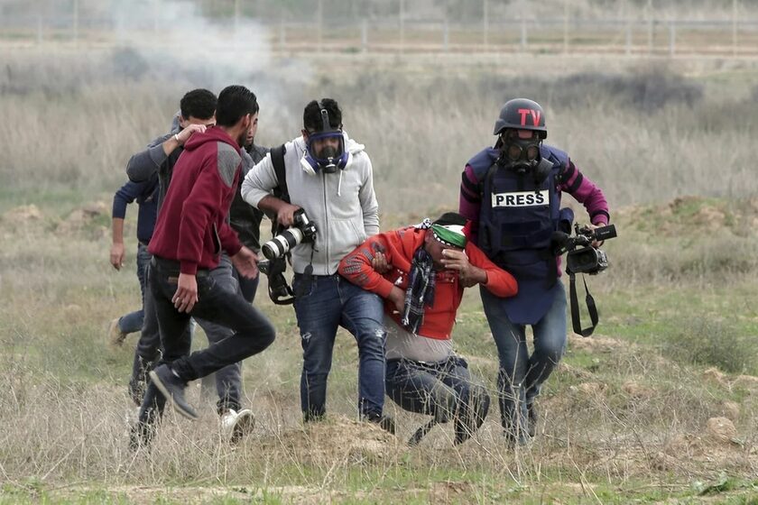 «Μιντιακή ασφυξία» στη Γάζα: Γιατί οι δημοσιογράφοι δυσκολεύονται να εντοπίσουν την αλήθεια