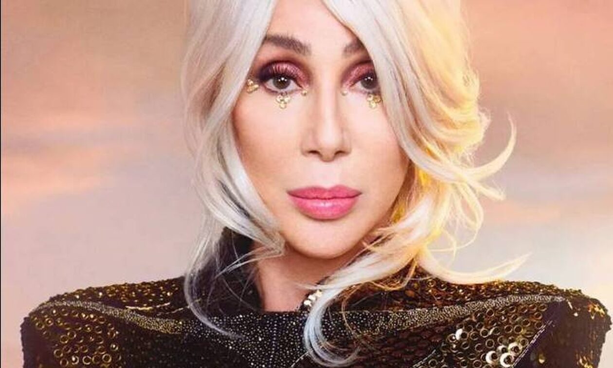 Cher: Το εντυπωσιακό εξώφυλλο στα 77 της χρόνια που τρέλανε τους θαυμαστές της