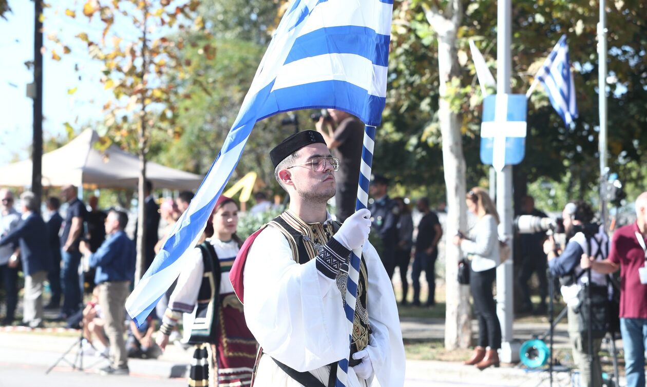 LIVE - 28η Οκτωβρίου: Η στρατιωτική παρέλαση στη Θεσσαλονίκη