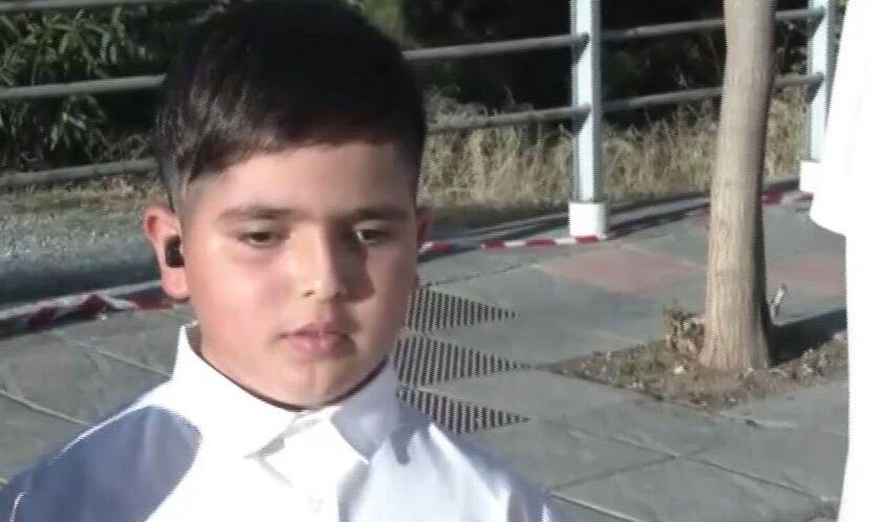 Θεσσαλονίκη: Συγκλονίζει ο 11χρονος  Λέανδρος  - Μαθήματα δύναμης από τον τυφλό σημαιοφόρο