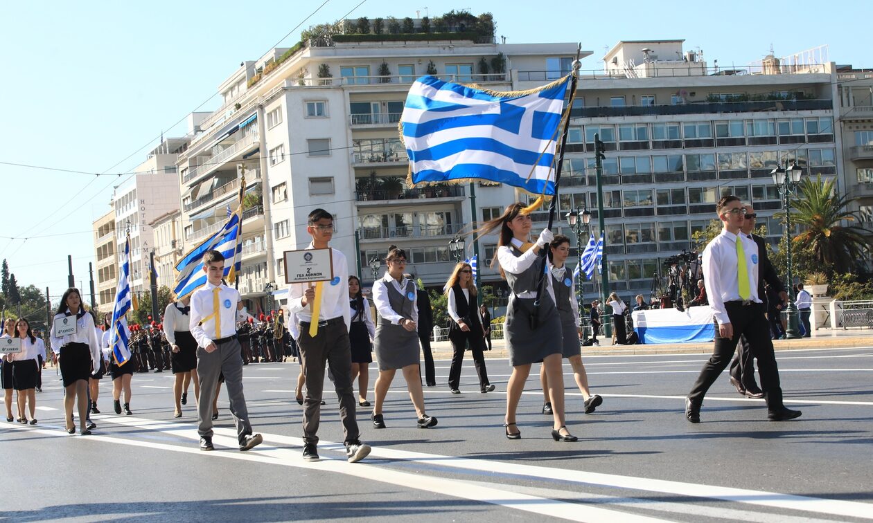 28η Οκτωβρίου: H μαθητική παρέλαση στο κέντρο της Αθήνας μέσα από εικόνες