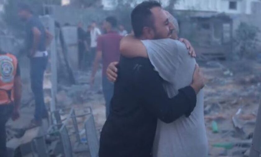 Γάζα: Οικογένειες ψάχνουν για επιζώντες μέσα στα ερείπια - Συγκλονιστικό βίντεο του Al Jazeera