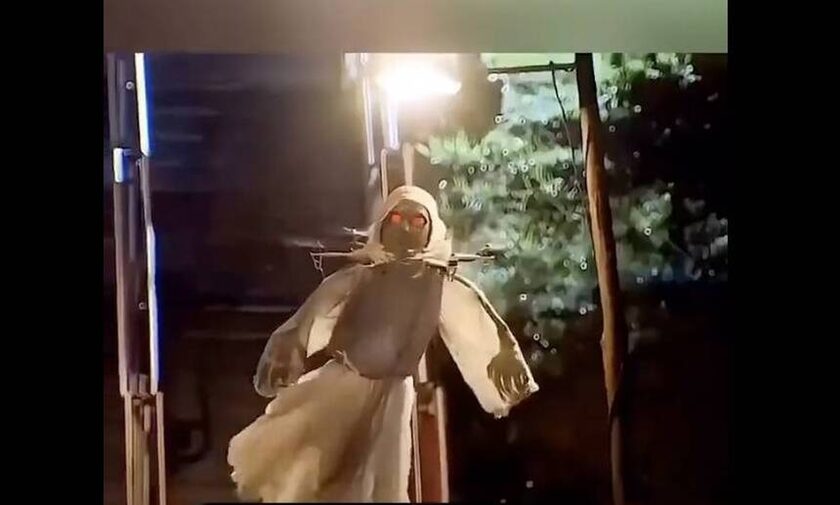 Halloween: Drone... φάντασμα βγήκε στους δρόμους σκορπώντας τον τρόμο - Δείτε το βίντεο