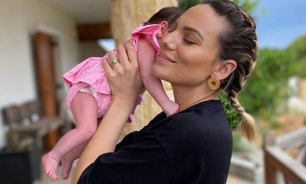 Ιωάννα Μαλέσκου: Η απογευματινή βόλτα στη λίμνη Μαραθώνα με την 5,5 μηνών κόρη της