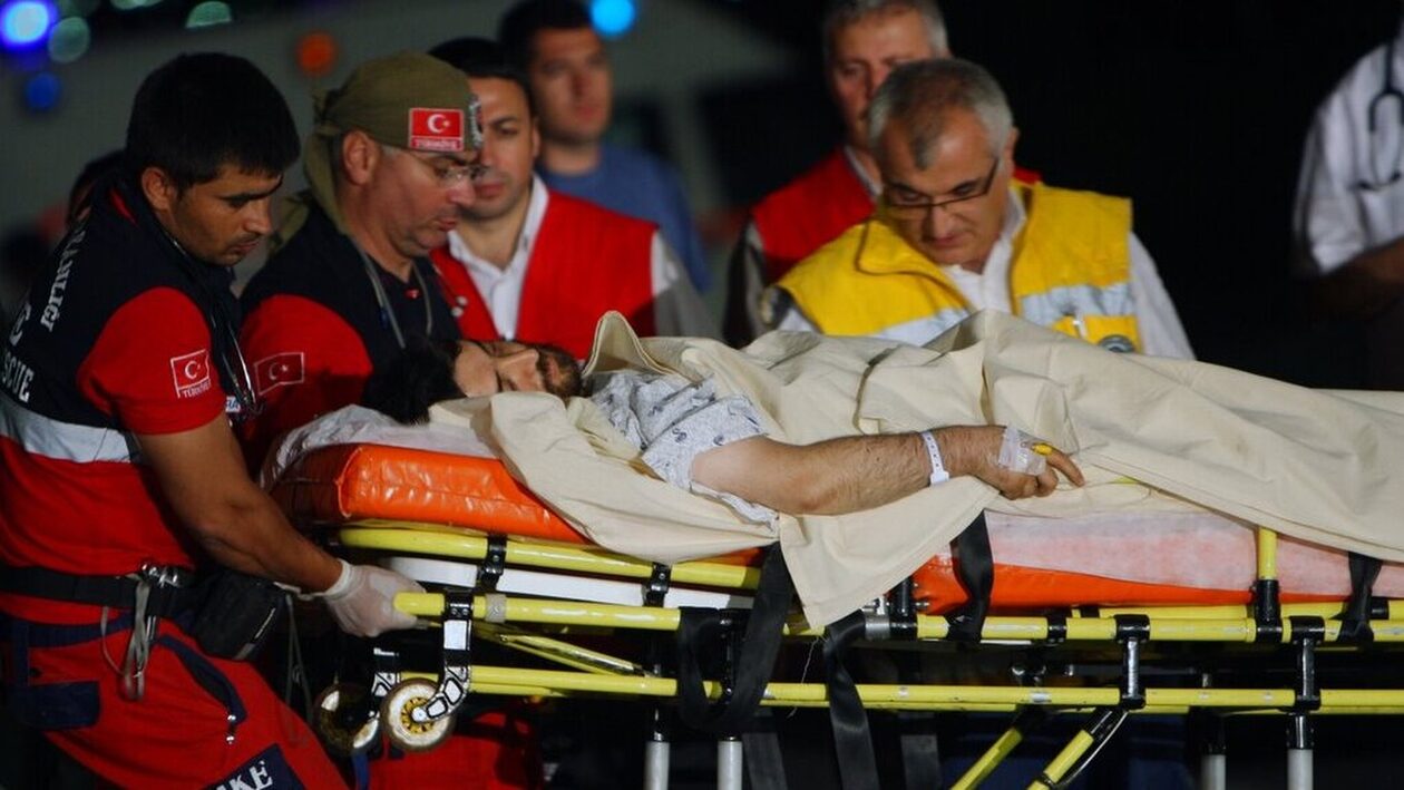 5 νεκροί και 60 τραυματίες από την ισραηλινή αεροπορική επιδρομή που έπληξε ασθενοφόρα