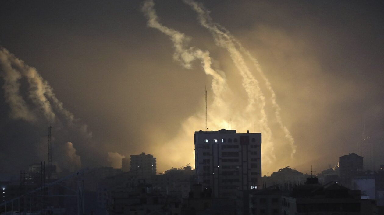 To Ισραήλ σφυροκοπά θέσεις της Χεζμπολάχ στον Λίβανο -  Σκληρές μάχες στη Γάζα