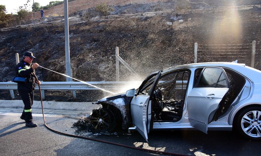 Μαγνησία: Εντοπίστηκε σορός αγνώστων στοιχείων σε φλεγόμενο αυτοκίνητο