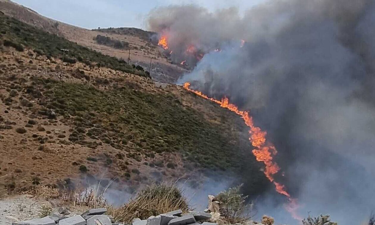Φωτιά στην Κάρυστο: Μαίνεται το «πύρινο μέτωπο» – Δύο χωριά εκκενώθηκαν