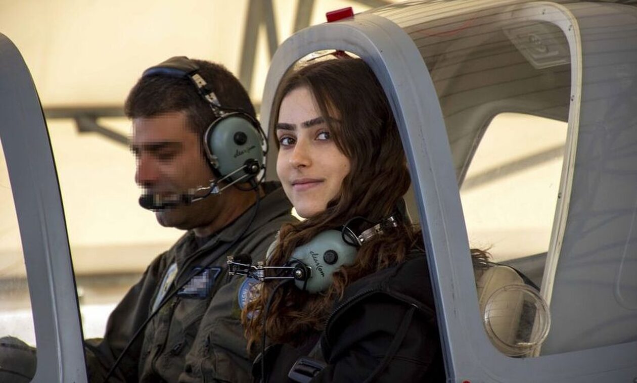 Μαθητές πέταξαν με εκπαιδευτικά και δημοσιογράφοι με μαχητικά αεροσκάφη της Πολεμικής Αεροπορίας