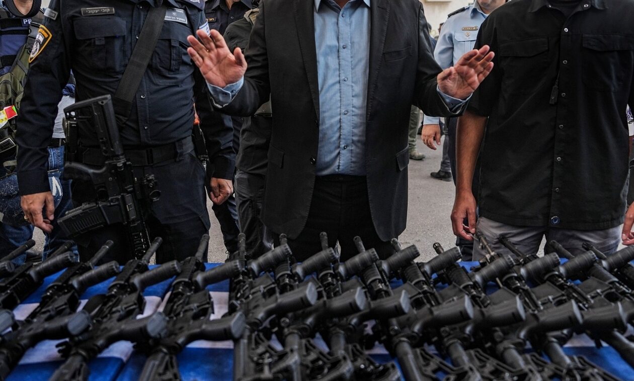 Ισραήλ: Με ένα όπλο στο χέρι κυκλοφορούν οι πολίτες, ρεκόρ στις πωλήσεις
