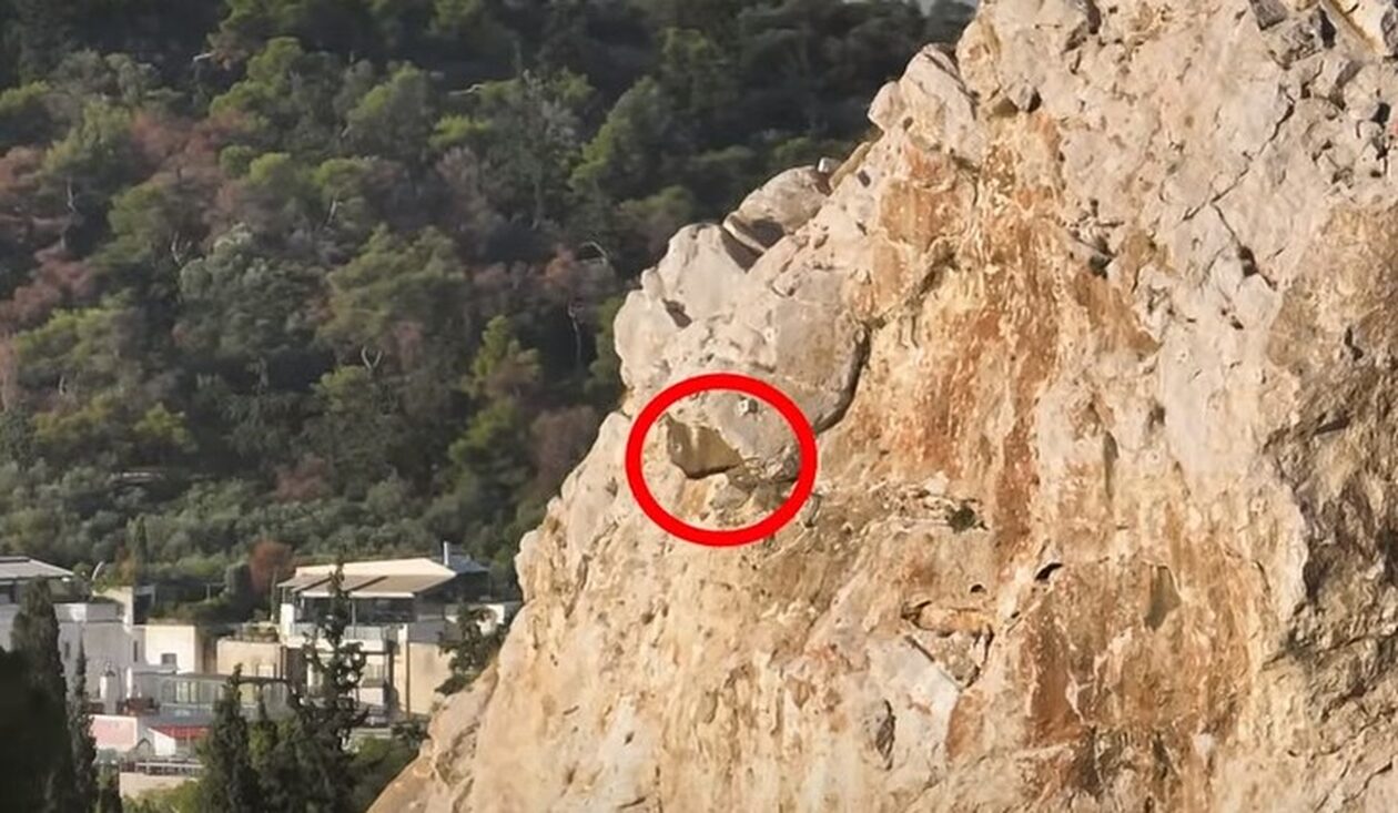 Ένας στους δύο βλέπει το... προφίλ ενός άντρα λαξευμένο στο βράχο της Ακρόπολης (βίντεο)