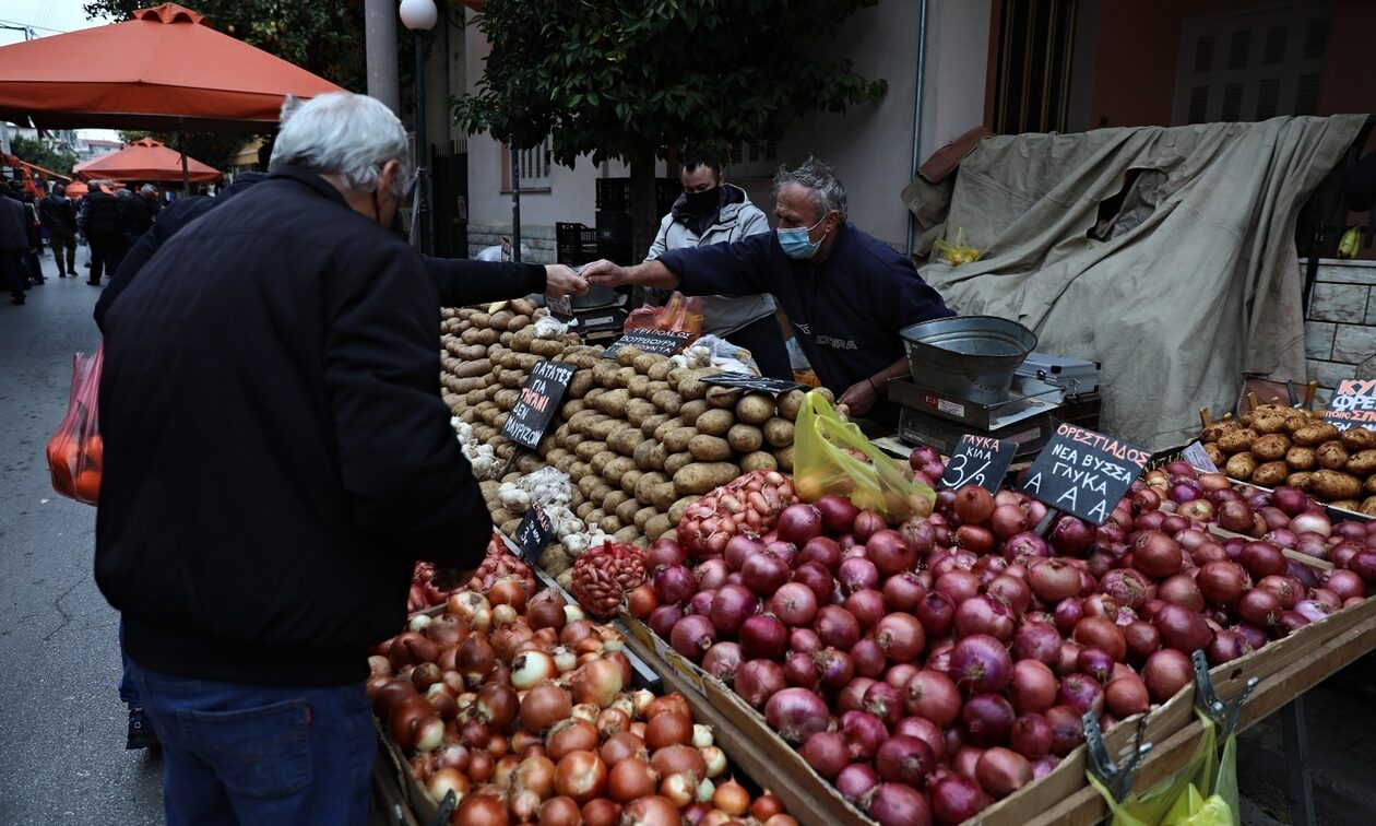 Ακρίβεια: Στα ύψη οι τιμές σε φρούτα και λαχανικά - Πόσα γλιτώνουν οι καταναλωτές από την έκπτωση 5%