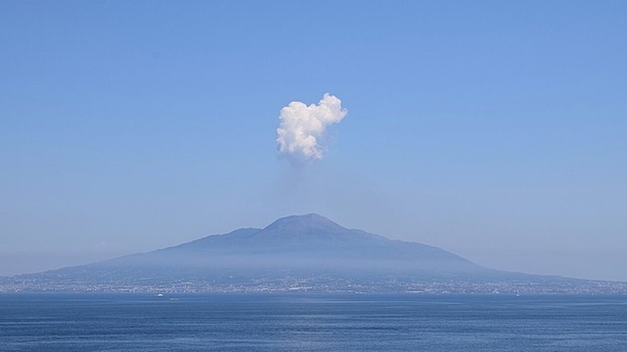 Νάπολη: Καμπανάκι για την ηφαιστειακή δραστηριότητα του Βεζούβιου
