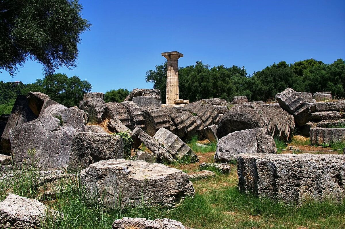 Τα ερείπια του αρχαίου ναού που ήταν αφιερωμένος στον Δία στην Αρχαία Ολυμπία
