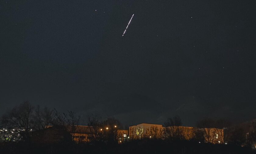 Ξανά ορατοί οι δορυφόροι Starlink του Έλον Μασκ στον ουρανό της Ξάνθης