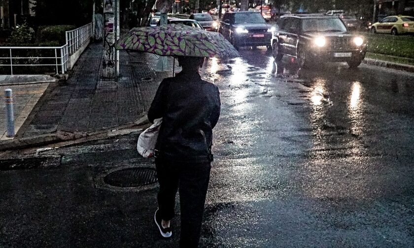 Κίνηση τώρα: «Κόλαση» στους δρόμους της Αθήνας εξαιτίας της καταρρακτώδους βροχής