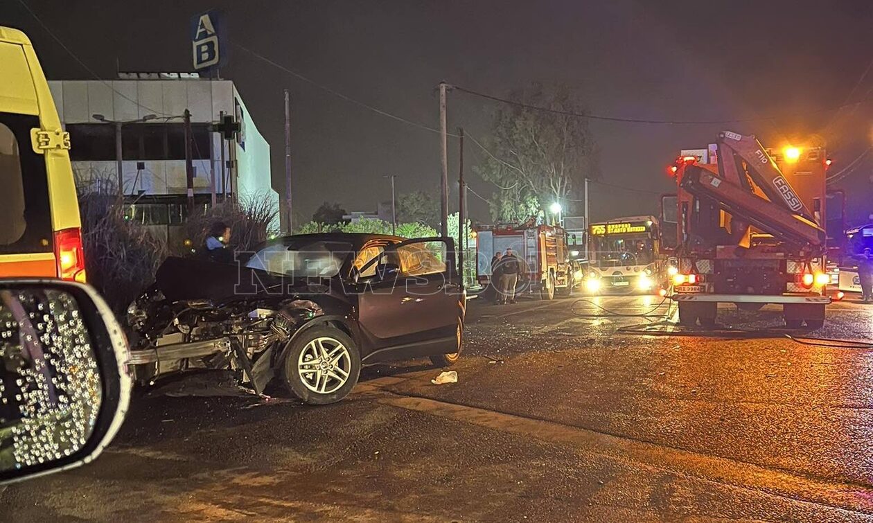 Αχαρνές: Σοβαρό τροχαίο με τρία αυτοκίνητα στη λεωφόρο Θρακομακεδόνων και Καραμανλή