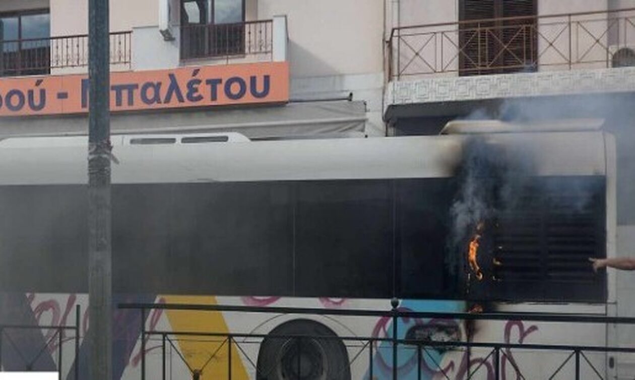 Παλλήνη: Λεωφορείο τυλίχθηκε στις φλόγες