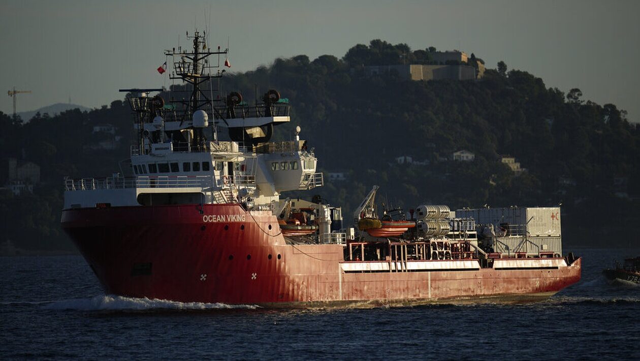 Μετανάστες: Το πλοίο Ocean Viking διέσωσε  128 ανθρώπους στη Μεσόγειο