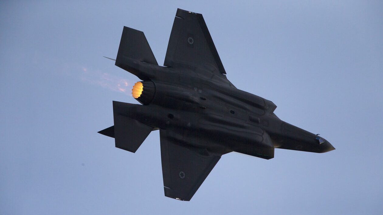 Μαχητικά αεροσκάφη του Ισραήλ πλήττουν στόχους στη Συρία: Απάντηση σε επίθεση με ρουκέτες