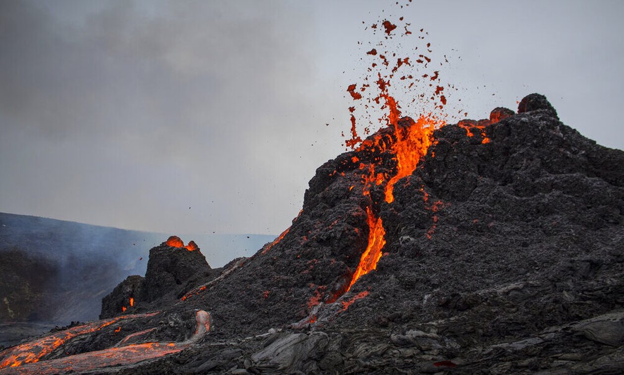 Τρόμος στην Ισλανδία: Βρυχάται το ηφαίστειο Φαγκραντάλσφιαλ - Η πόλη που θα «σβηστεί» από το χάρτη