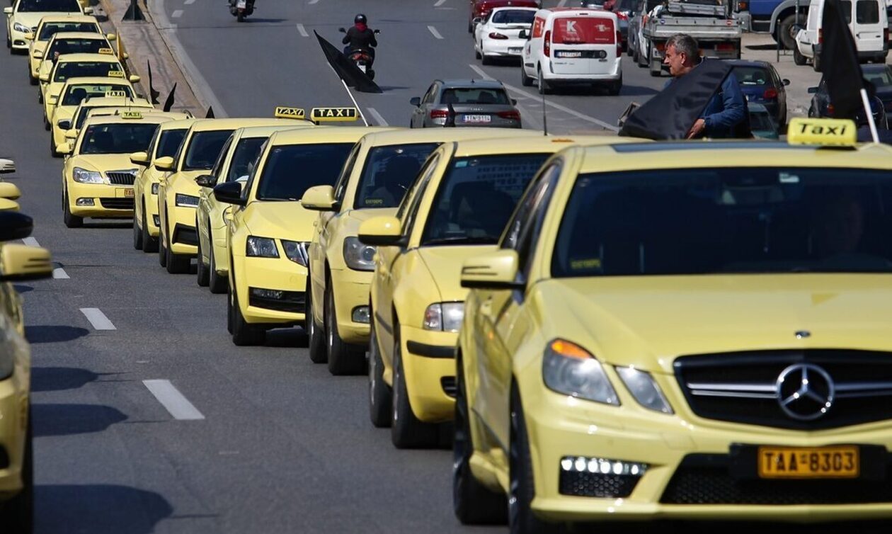 «Παραλύει» η Αθήνα: Απεργία από τους οδηγούς ταξί - Πότε δεν κυκλοφορούν