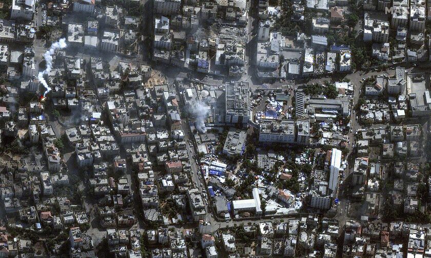 Πόλεμος Ισραήλ: Ομαδικός τάφος στην «καρδιά» του πολιορκημένου νοσοκομείου Al-Shifa στη Γάζα
