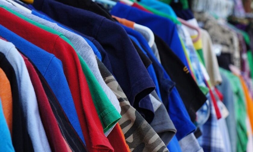 Η ακρίβεια στρέφει τους καταναλωτές στα μεταχειρισμένα ρούχα