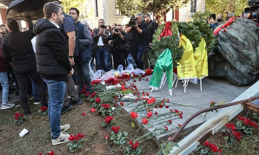 PASOK's Androulakis lays wreath at Athens Polytechnic