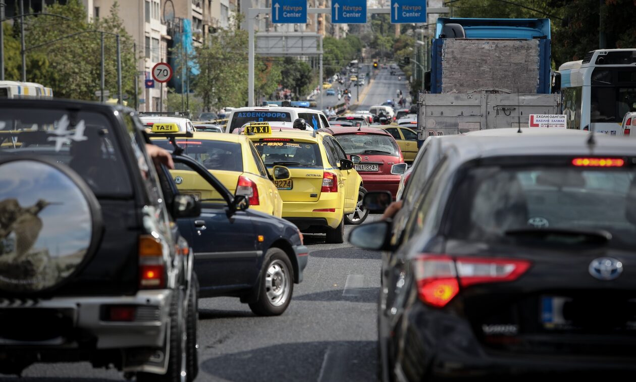 Κίνηση στους δρόμους της Αττικής: Κυκλοφοριακές ρυθμίσεις και τροποποιήσεις στα ΜΜΜ