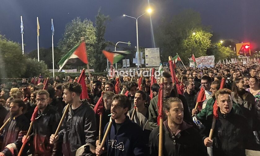 Θεσσαλονίκη: Συνθήματα για την Παλαιστίνη στη μεγάλη πορεία για το Πολυτεχνείο