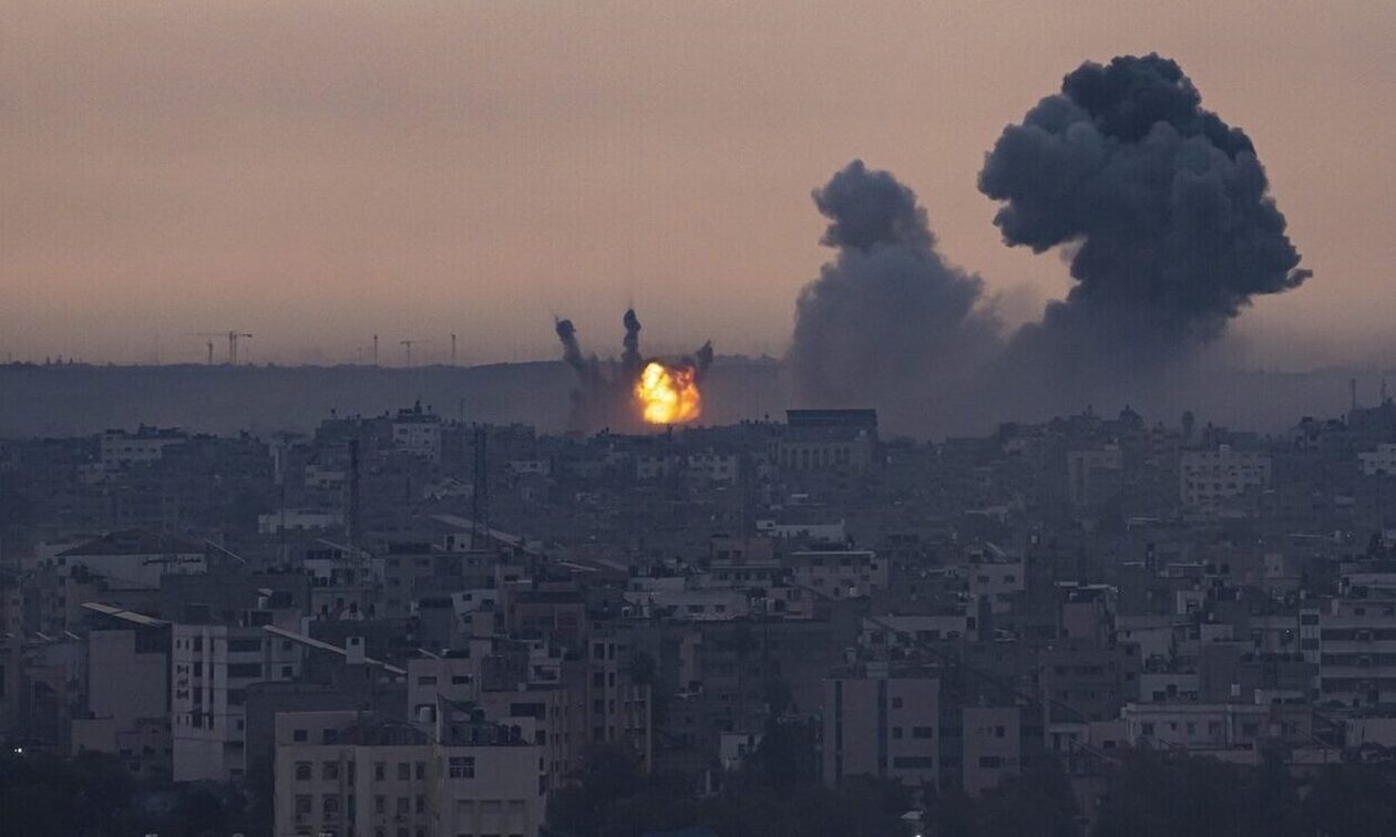 Γάζα: Ισραηλινός βομβαρδισμός σε σχολικό συγκρότημα - Φόβοι για δεκάδες νεκρούς